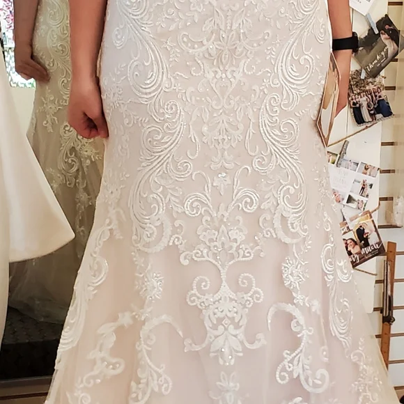 Wedding Dress - Picture 7 of 16